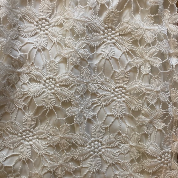 Floral lace sundress with bell sleeves - Picture 2 of 6